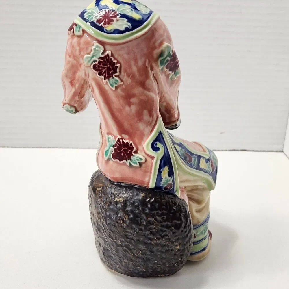 Shiwan Chinese Wucai Porcelain Seated Court Lady Figurine Moving Bracelet #75